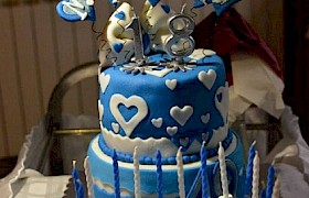 Plava i bela rođendanska torta - Fotografisanje punoletstva - Milan