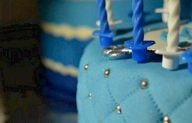 Plava i bela rođendanska torta svećice - Fotografisanje punoletstva - Milan